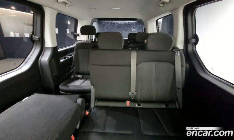 Hyundai Staria Tourer 11-Seater