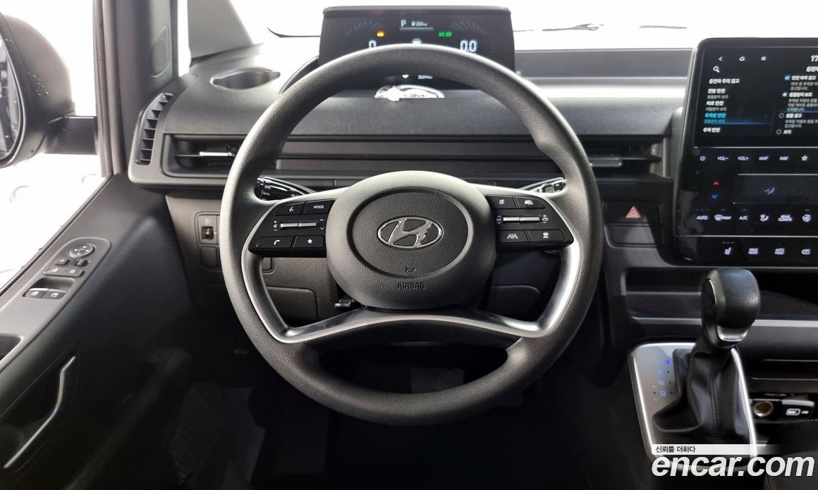 Hyundai Staria Tourer 11-Seater
