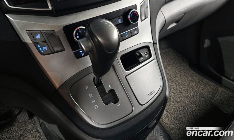 Hyundai Starex Van 3-Seater