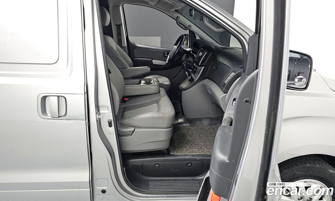 Hyundai Starex Van 3-Seater