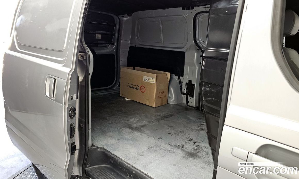 Hyundai Starex Van 3-Seater