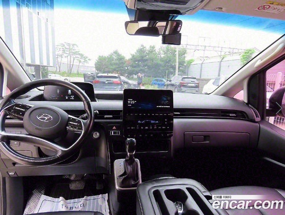 Hyundai Staria Tourer 9-Seater