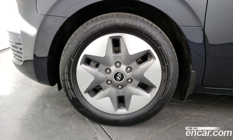 Hyundai Staria 4WD Tourer 11-Seater
