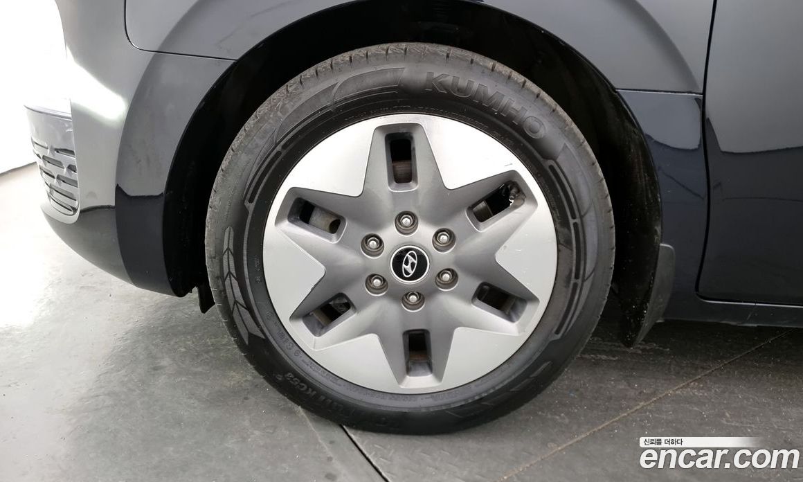Hyundai Staria 4WD Tourer 11-Seater