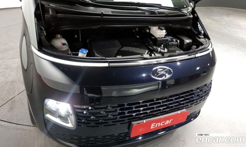 Hyundai Staria 4WD Tourer 11-Seater