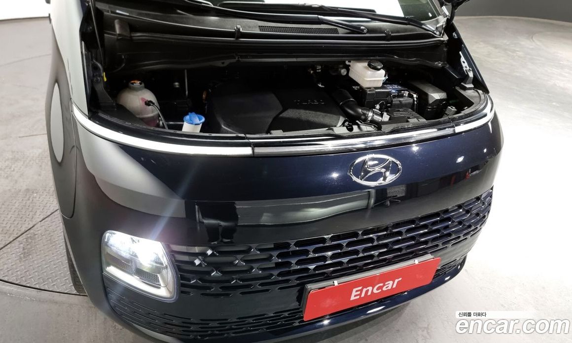 Hyundai Staria 4WD Tourer 11-Seater