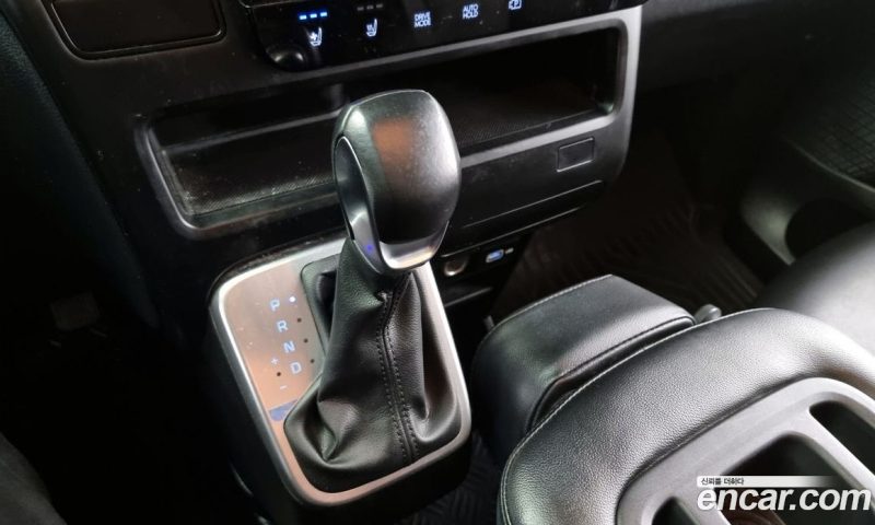 Hyundai Staria 4WD Tourer 11-Seater