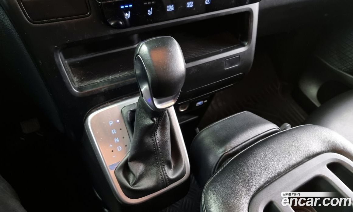 Hyundai Staria 4WD Tourer 11-Seater