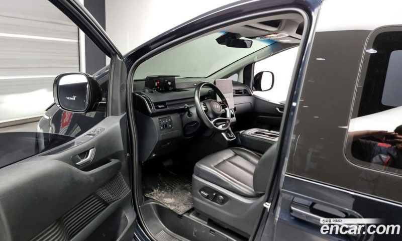 Hyundai Staria 4WD Tourer 11-Seater