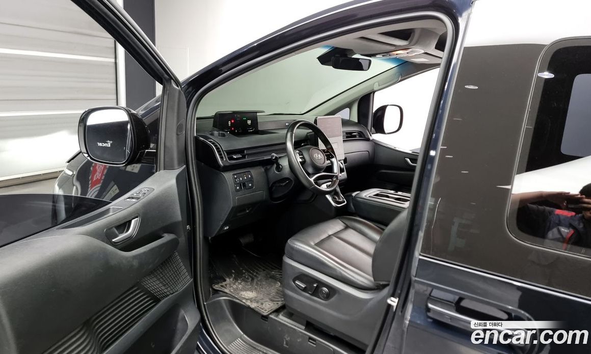 Hyundai Staria 4WD Tourer 11-Seater