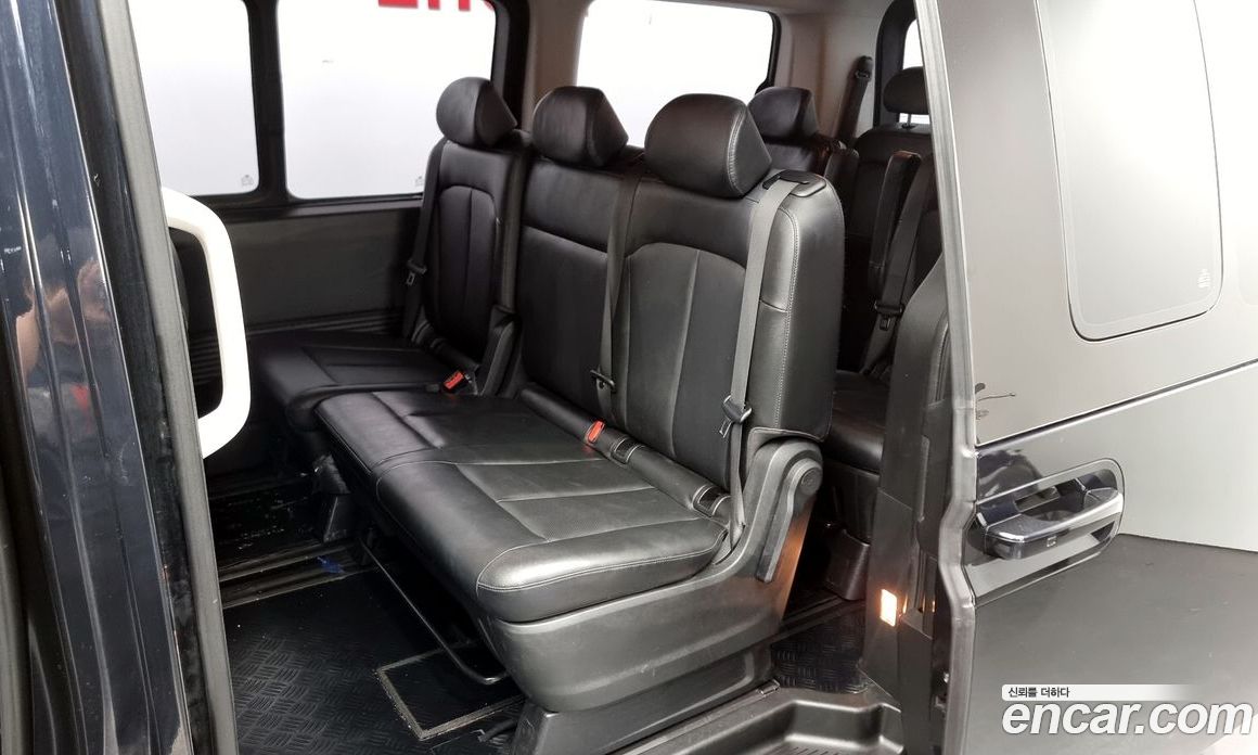 Hyundai Staria 4WD Tourer 11-Seater