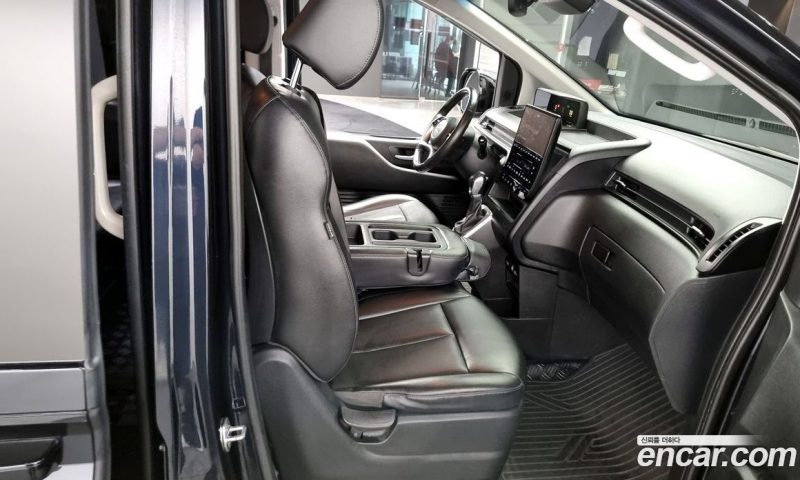 Hyundai Staria 4WD Tourer 11-Seater