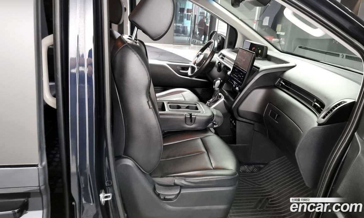 Hyundai Staria 4WD Tourer 11-Seater