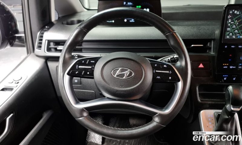 Hyundai Staria 4WD Tourer 11-Seater