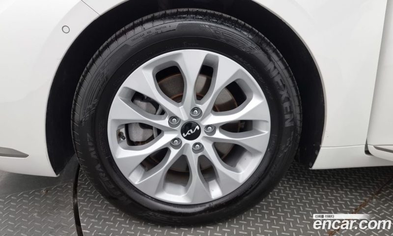 Kia K8 2.5 Gasoline 2WD
