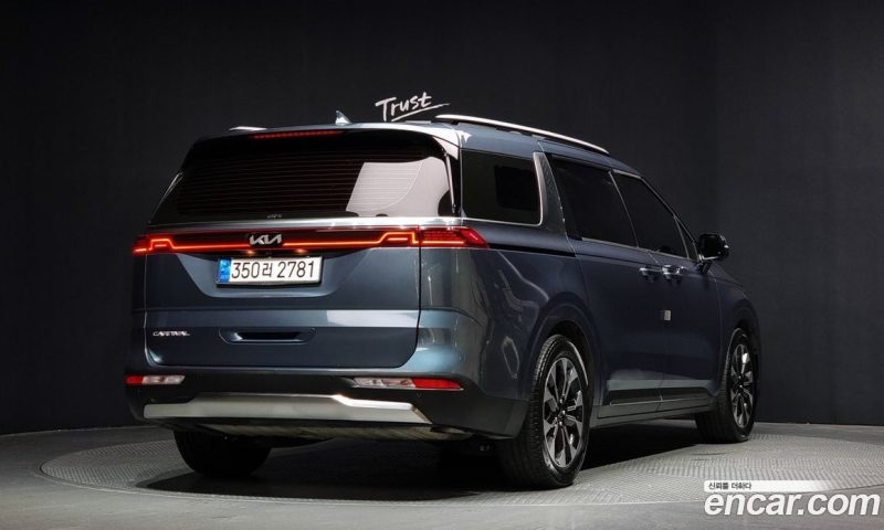 Kia Carnival 9-Seater Signature