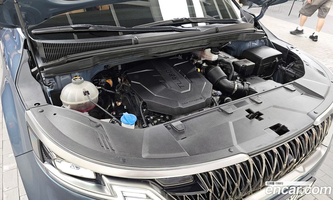 Kia Carnival 9-Seater Signature
