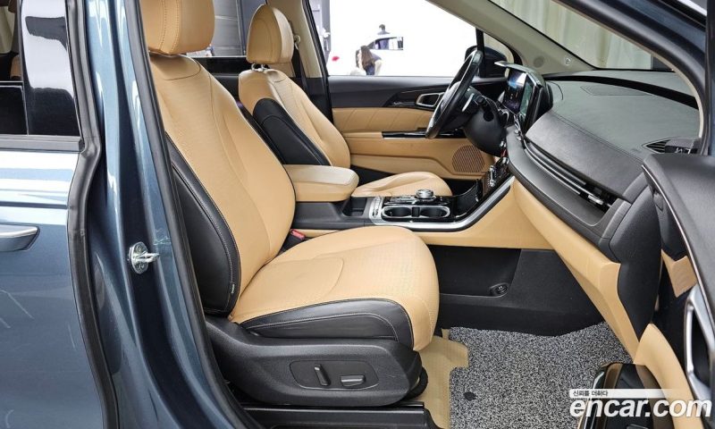 Kia Carnival 9-Seater Signature