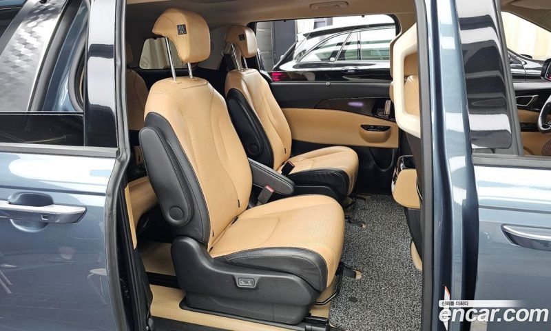 Kia Carnival 9-Seater Signature