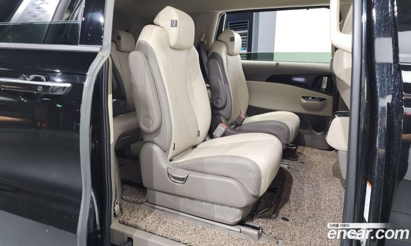 Kia Carnival 9-Seater Signature