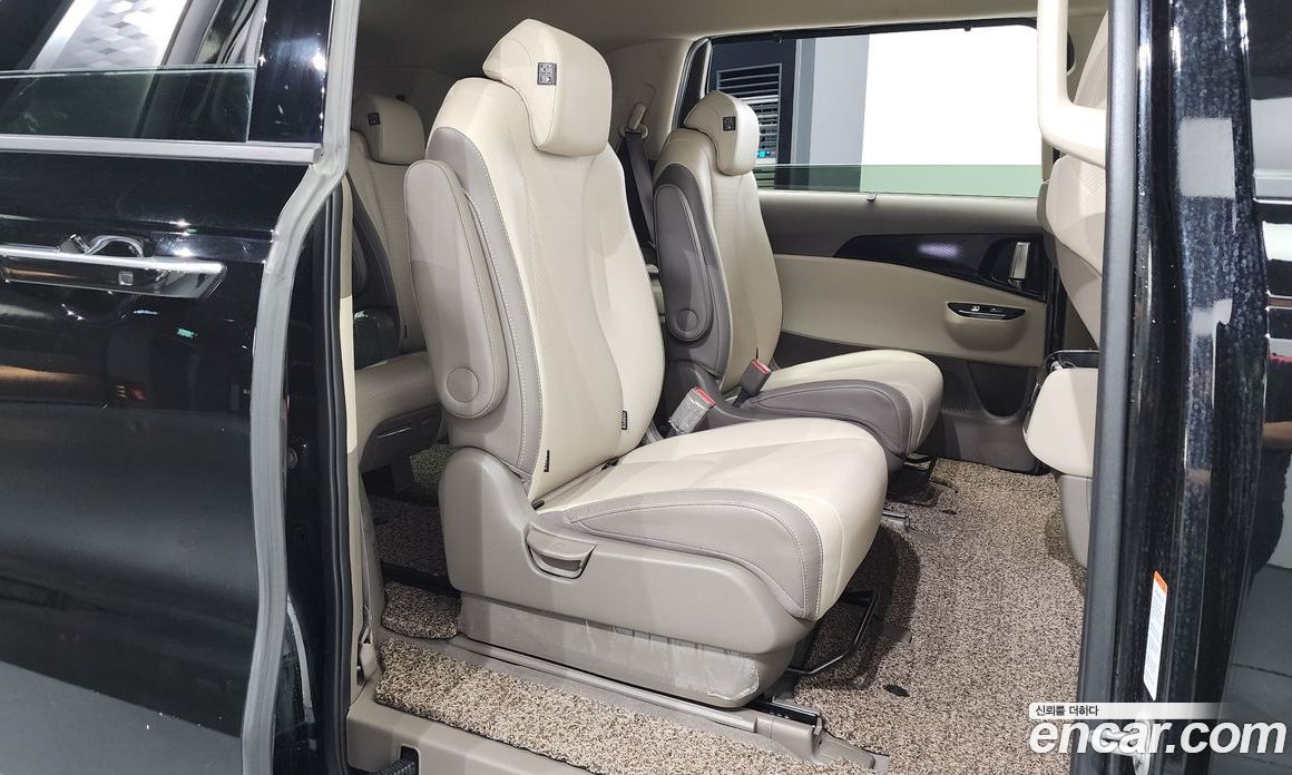 Kia Carnival 9-Seater Signature
