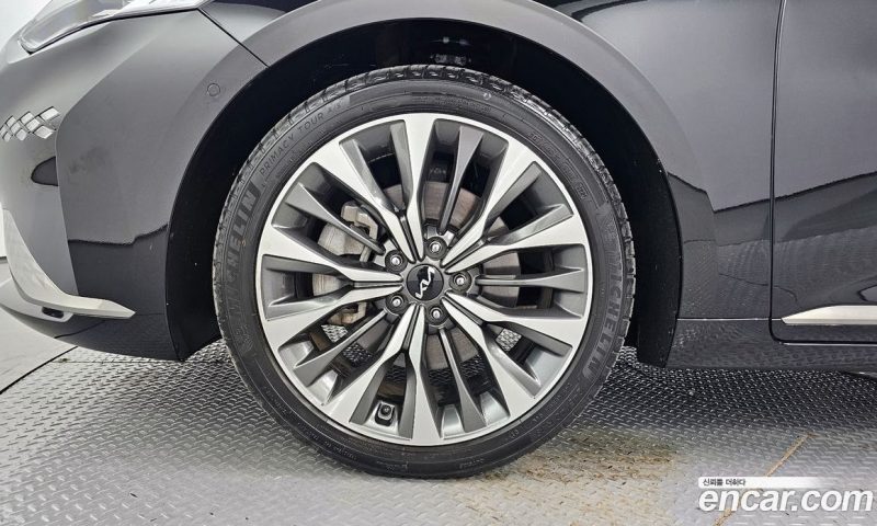 Kia K8 2.5 Gasoline 2WD