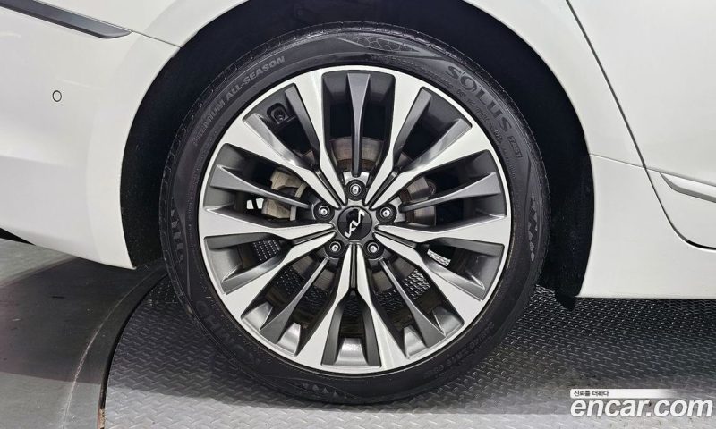 Kia K8 2.5 Gasoline 2WD