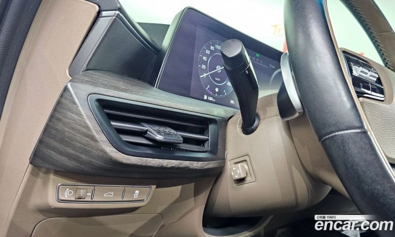Kia K8 2.5 Gasoline 2WD