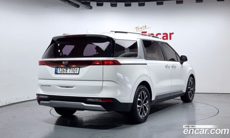 Kia Carnival 9-Seater Prestige