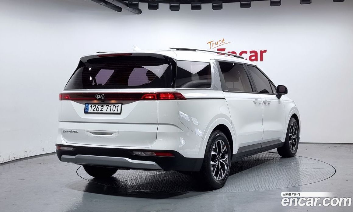 Kia Carnival 9-Seater Prestige