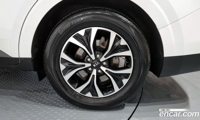 Kia Carnival 9-Seater Prestige