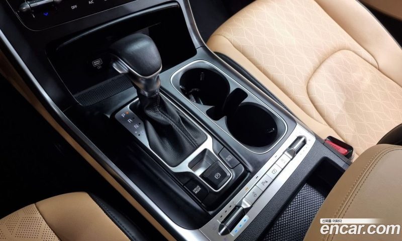 Kia Carnival 9-Seater Prestige