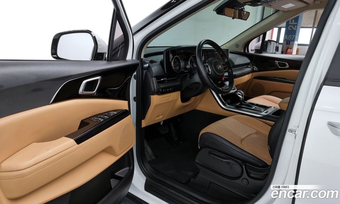 Kia Carnival 9-Seater Prestige
