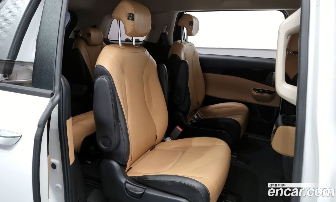 Kia Carnival 9-Seater Prestige