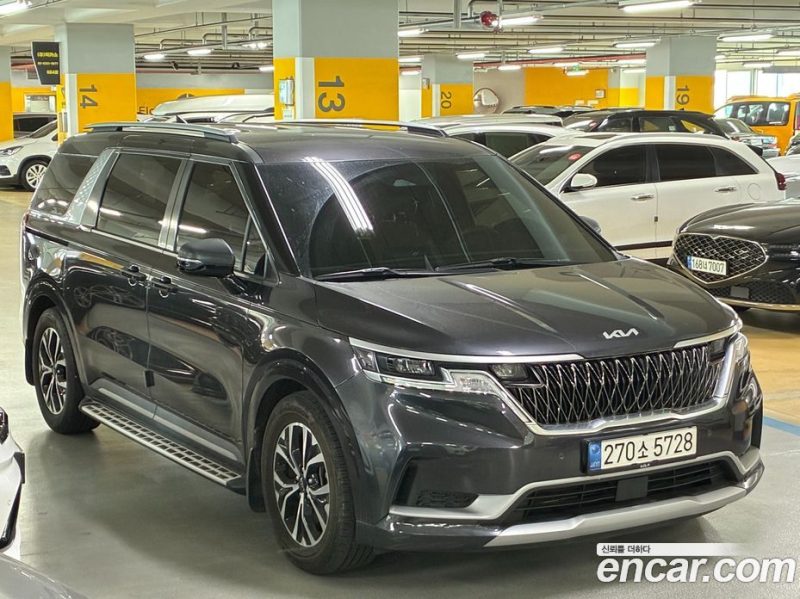 Kia Carnival 9-Seater Prestige