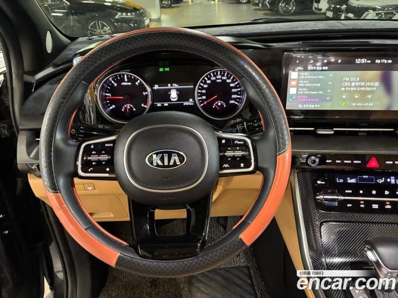 Kia Carnival 9-Seater Prestige