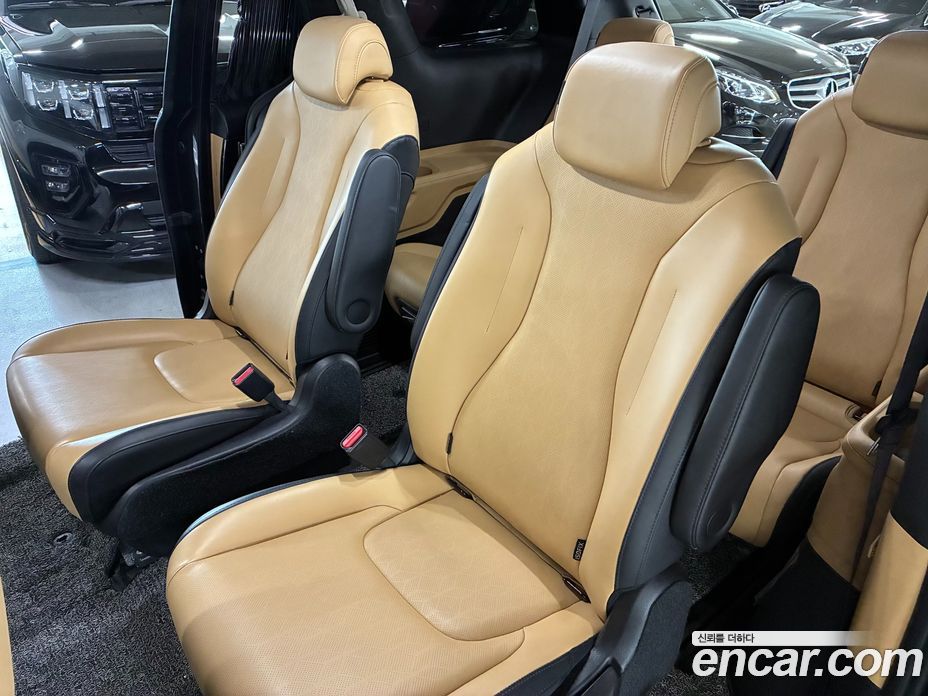 Kia Carnival 9-Seater Prestige