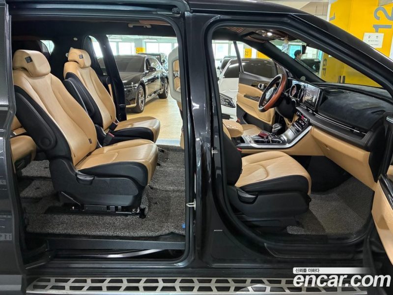 Kia Carnival 9-Seater Prestige