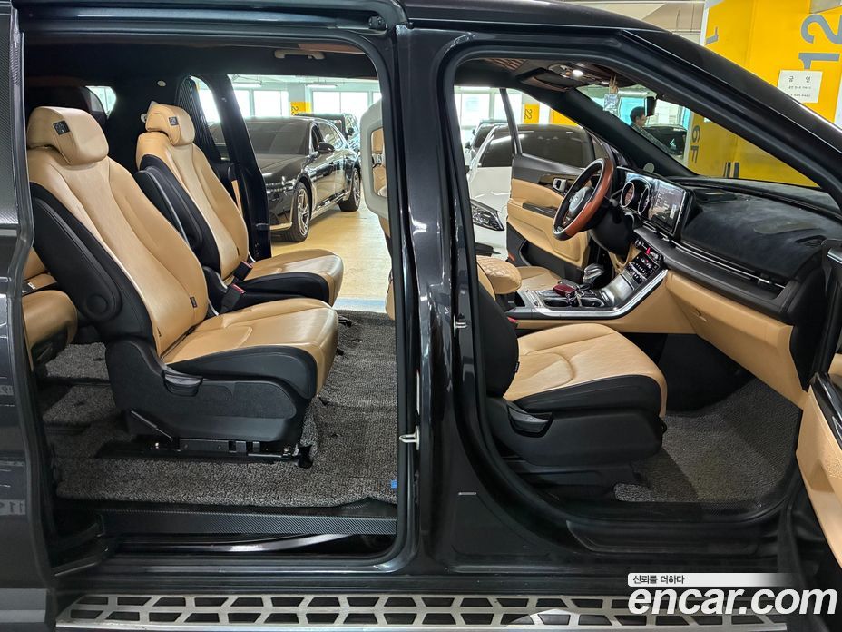 Kia Carnival 9-Seater Prestige