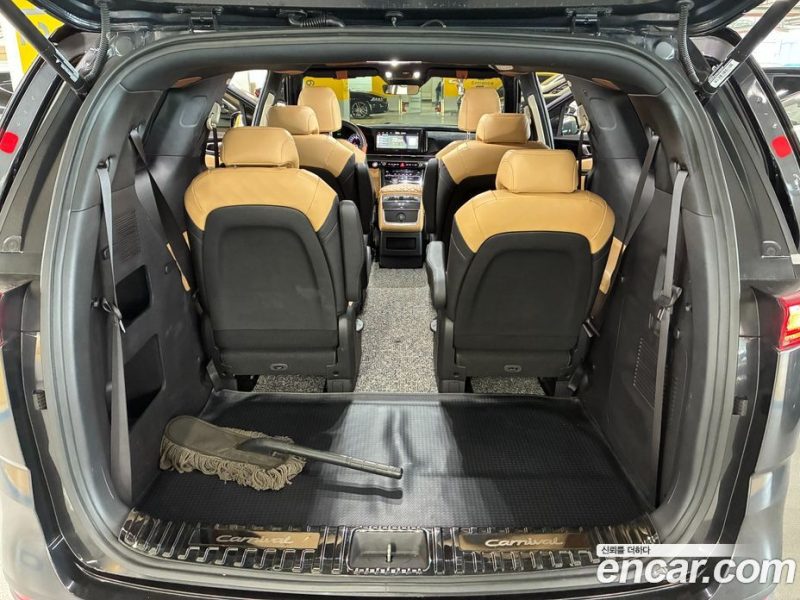 Kia Carnival 9-Seater Prestige