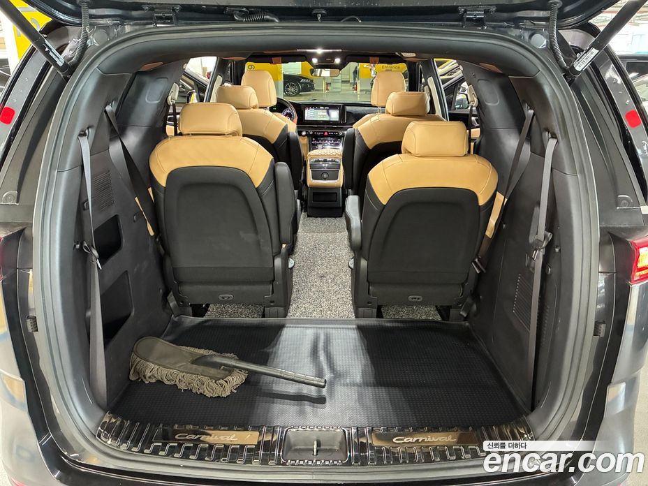 Kia Carnival 9-Seater Prestige