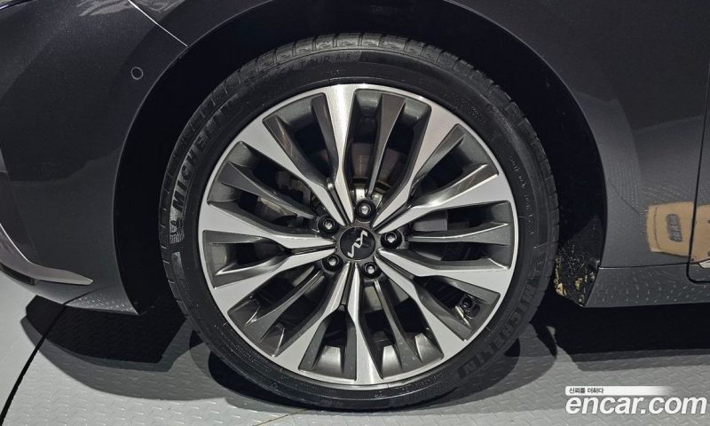 Kia K8 2.5 Gasoline 2WD