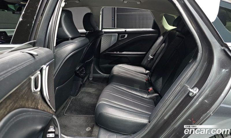 Kia K8 2.5 Gasoline 2WD
