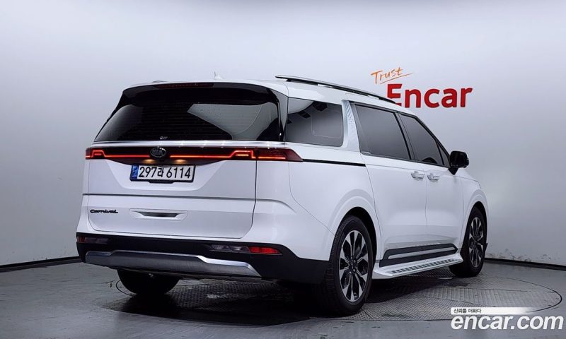 Kia Carnival 9-Seater Signature