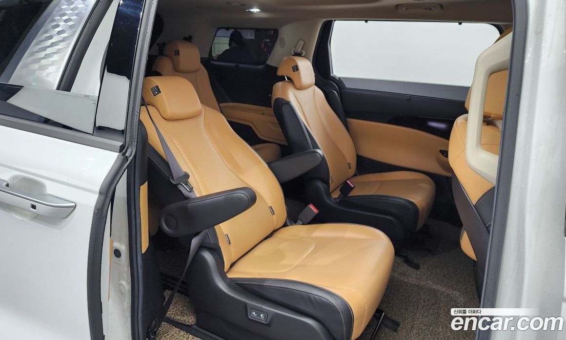 Kia Carnival 9-Seater Signature