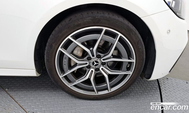 Mercedes Benz E-Class E220d 4MATIC AMG Line