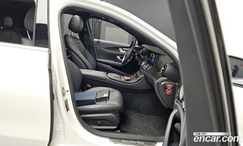 Mercedes Benz E-Class E220d 4MATIC AMG Line