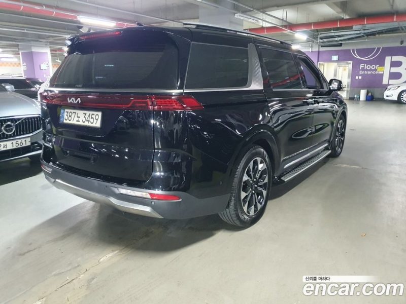 Kia Carnival 9-Seater Signature