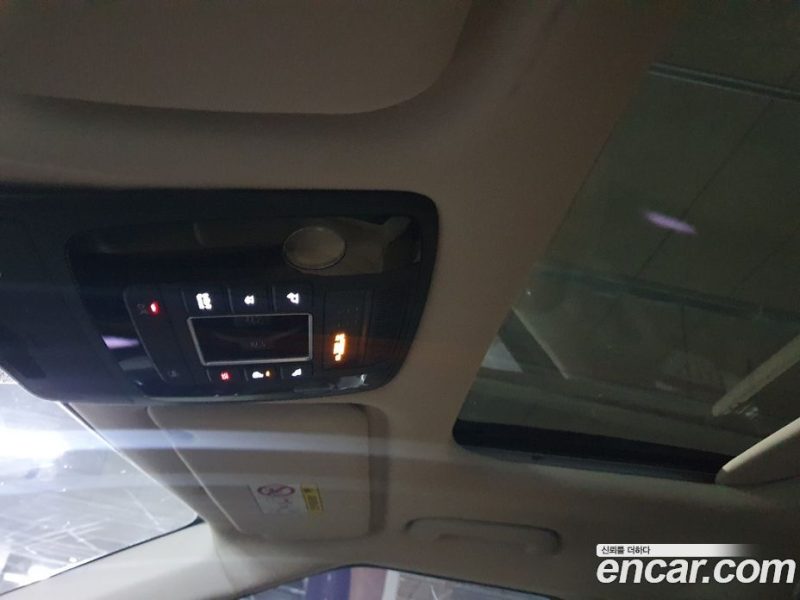 Kia Carnival 9-Seater Signature