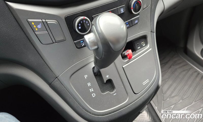 Hyundai Starex Van 3-Seater